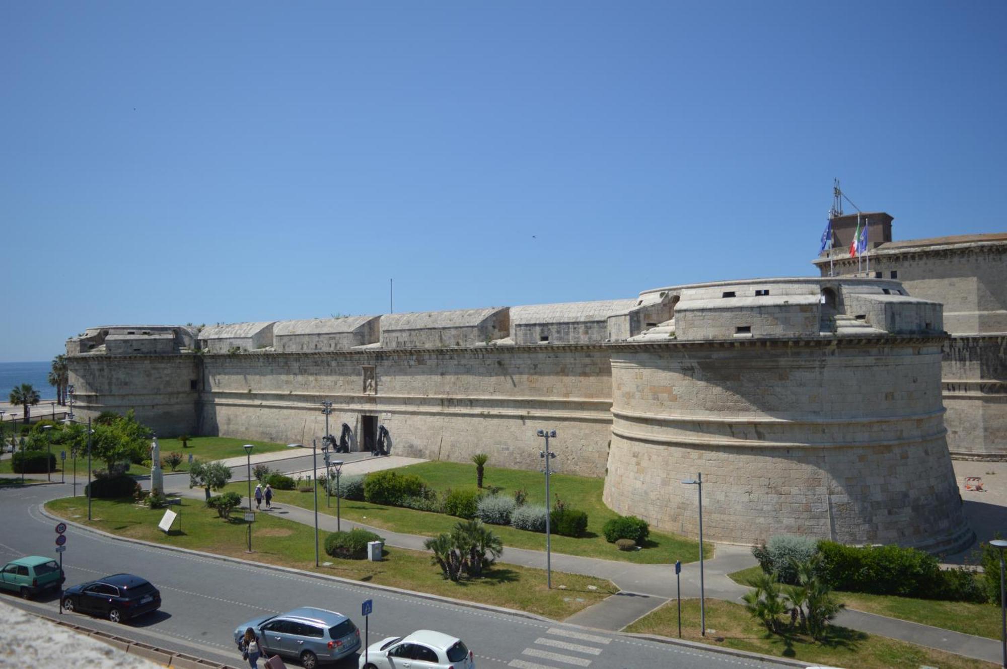 Domus Cavour Apartment Civitavecchia Exterior foto